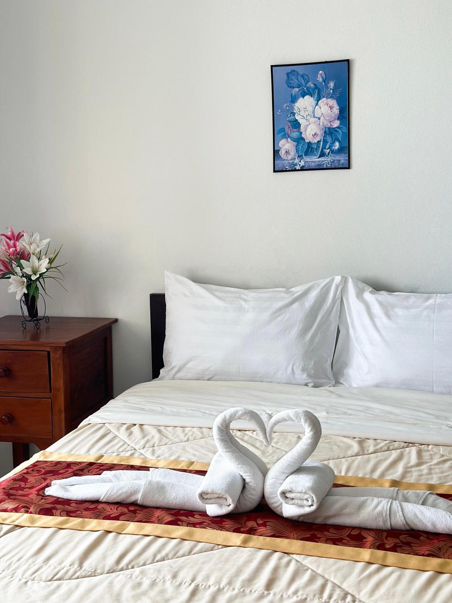 Rueangrat Hotel Ranong Esterno foto