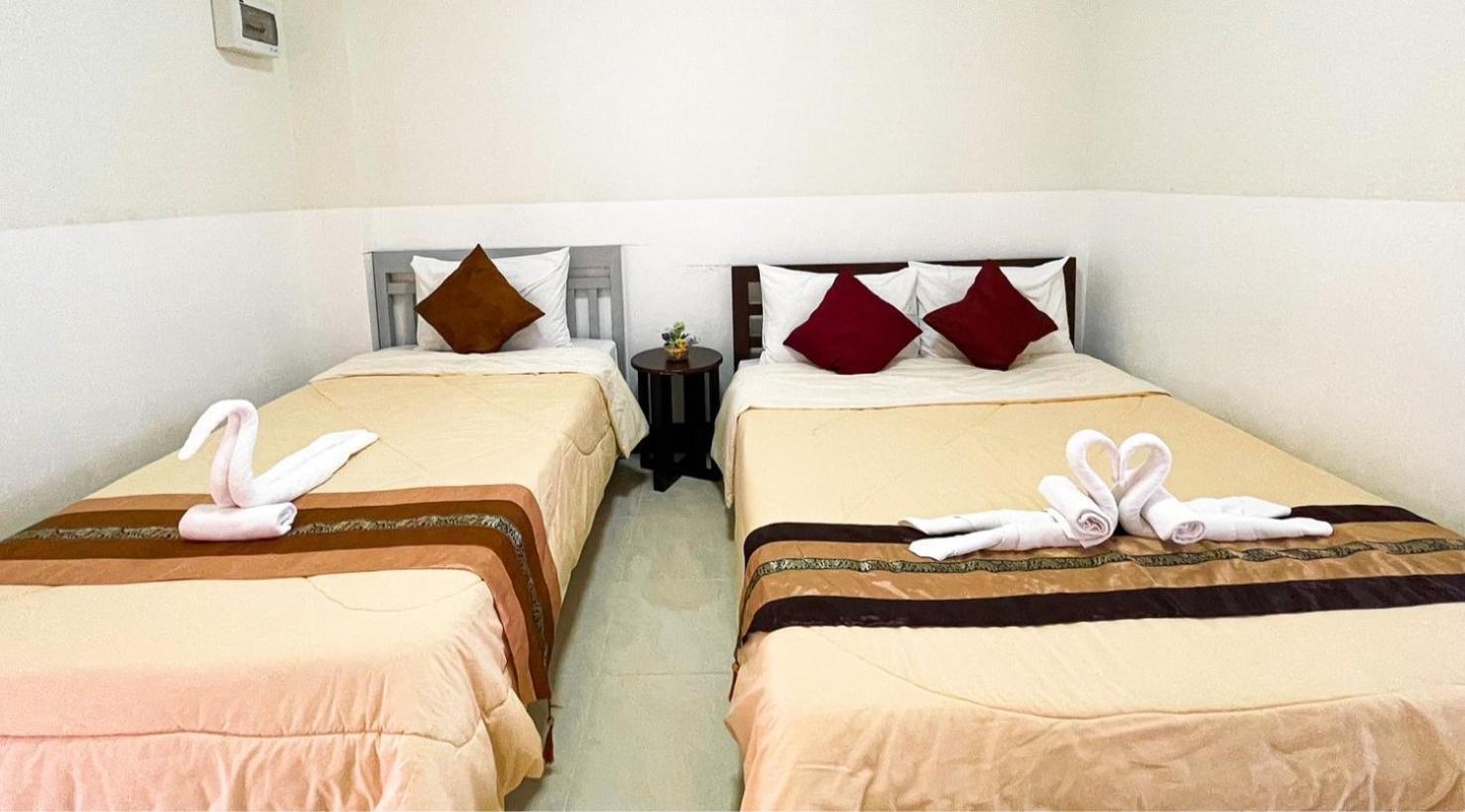 Rueangrat Hotel Ranong Esterno foto