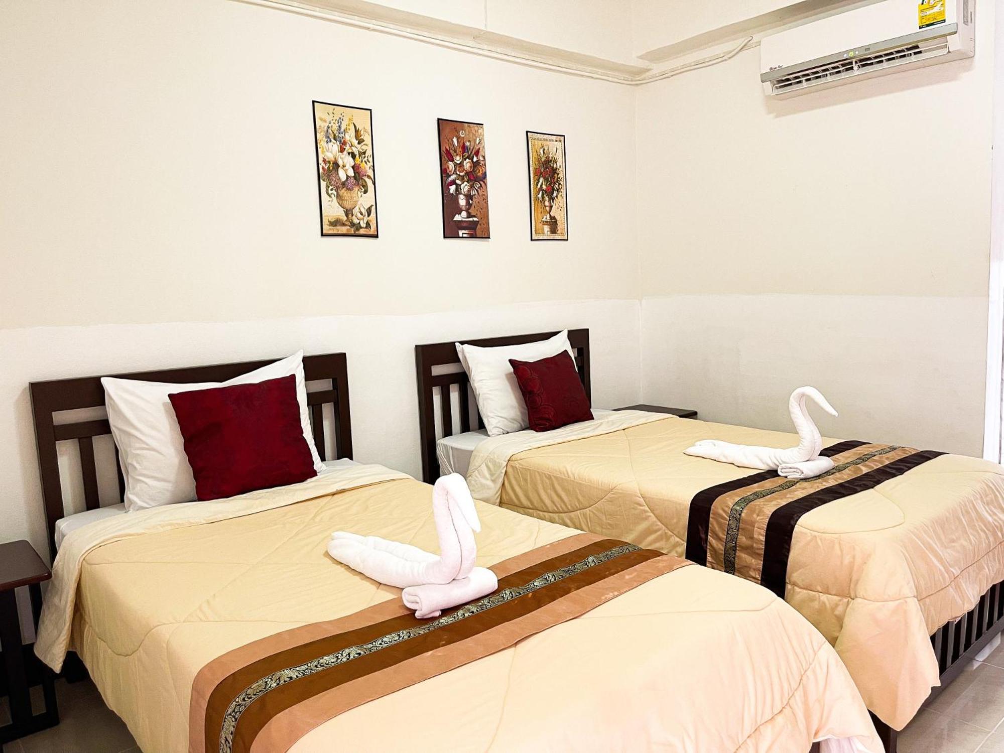 Rueangrat Hotel Ranong Esterno foto
