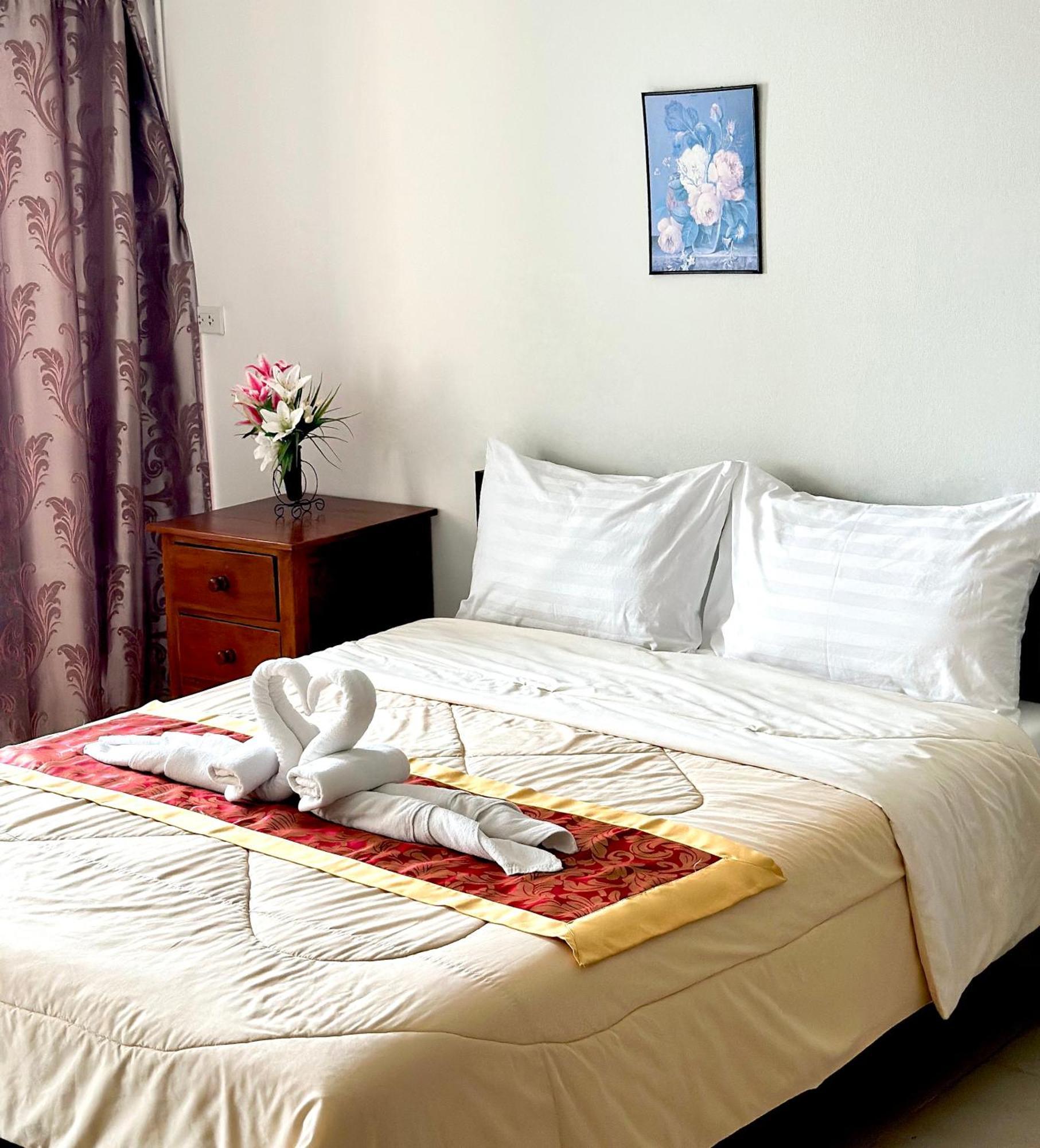Rueangrat Hotel Ranong Esterno foto