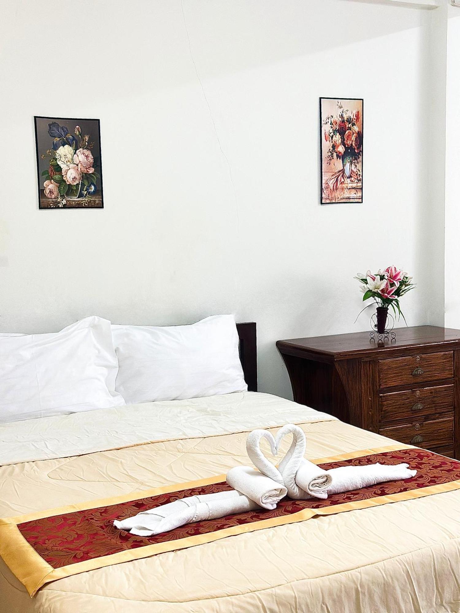 Rueangrat Hotel Ranong Esterno foto