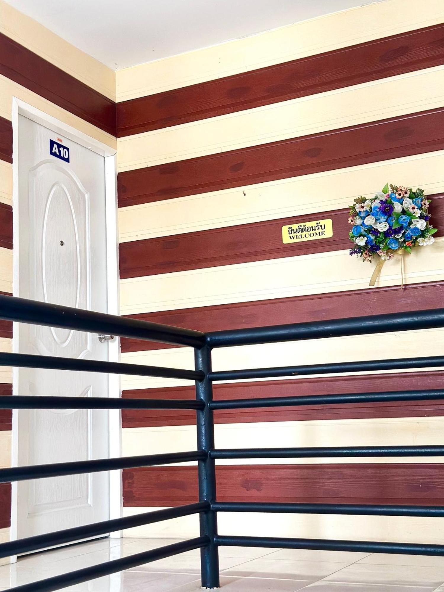 Rueangrat Hotel Ranong Esterno foto