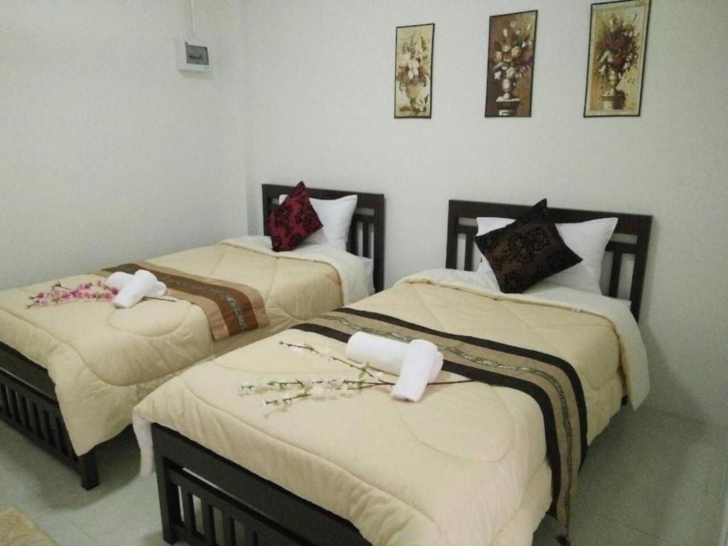 Rueangrat Hotel Ranong Esterno foto