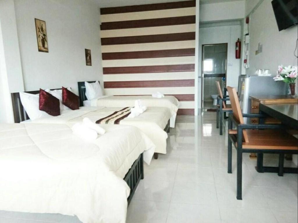 Rueangrat Hotel Ranong Esterno foto