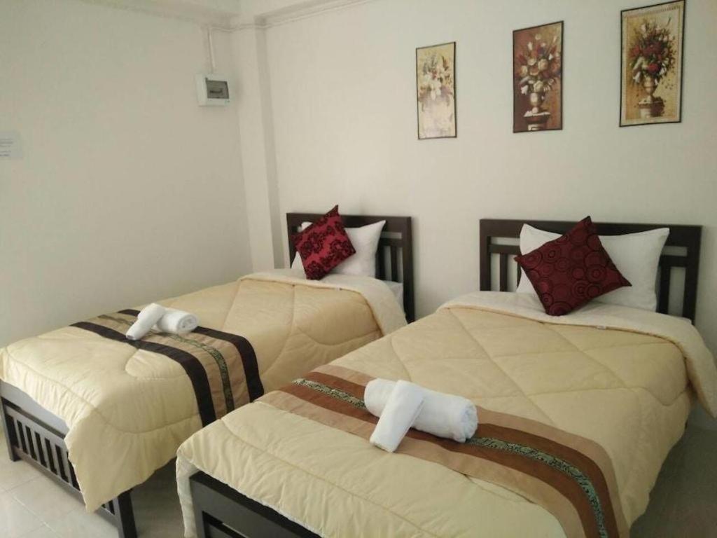 Rueangrat Hotel Ranong Esterno foto