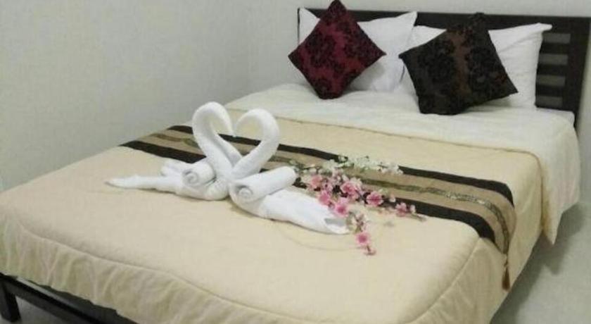 Rueangrat Hotel Ranong Esterno foto
