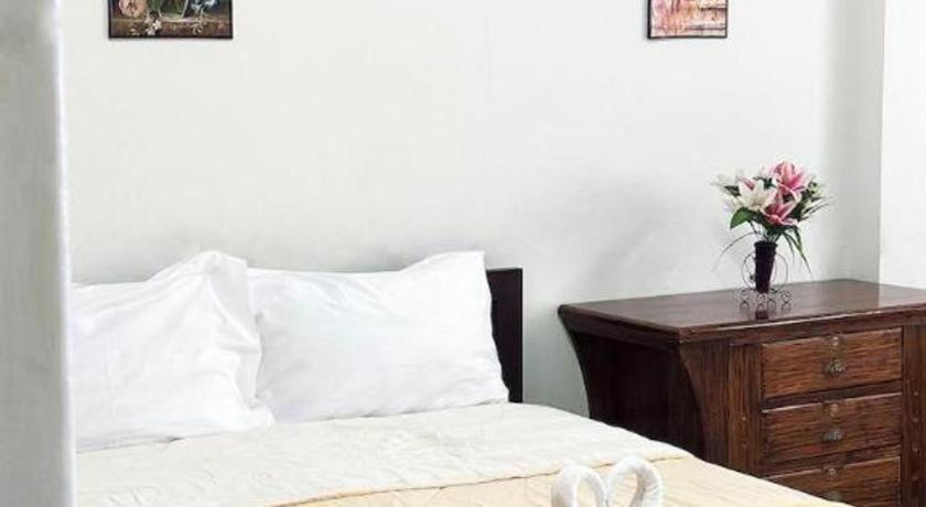 Rueangrat Hotel Ranong Esterno foto