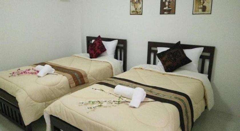 Rueangrat Hotel Ranong Esterno foto