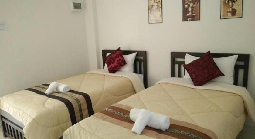 Rueangrat Hotel Ranong Esterno foto
