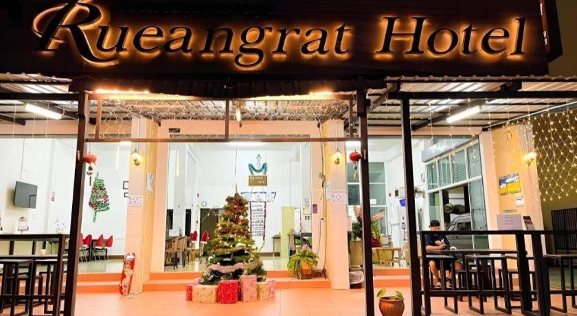 Rueangrat Hotel Ranong Esterno foto
