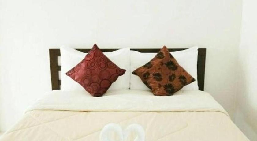 Rueangrat Hotel Ranong Esterno foto