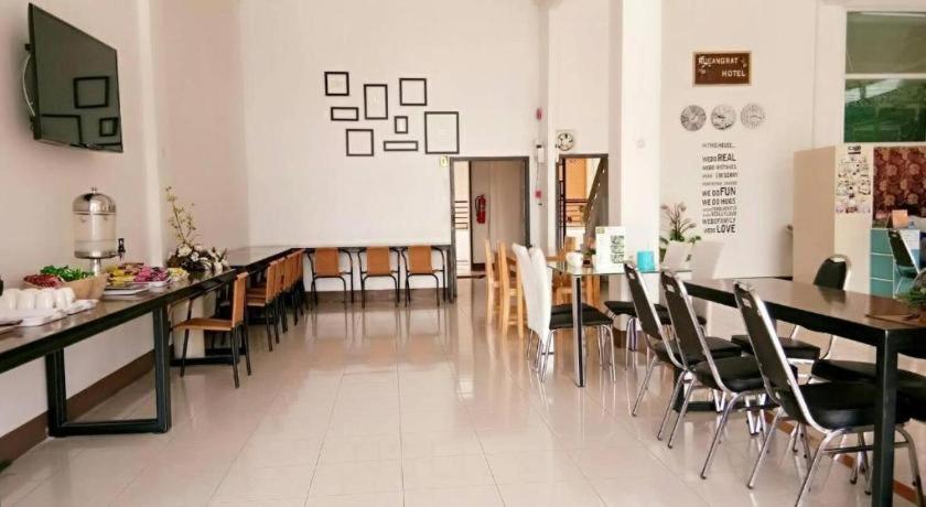 Rueangrat Hotel Ranong Esterno foto