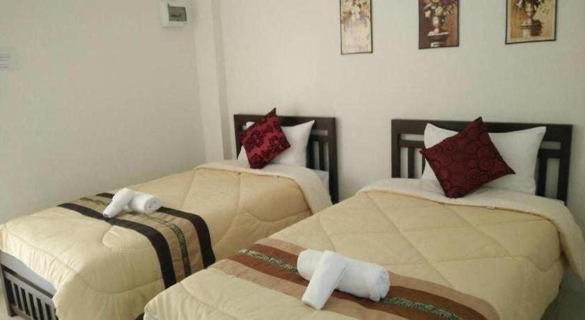 Rueangrat Hotel Ranong Esterno foto