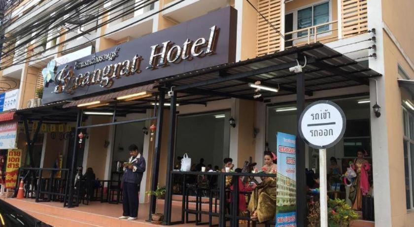 Rueangrat Hotel Ranong Esterno foto